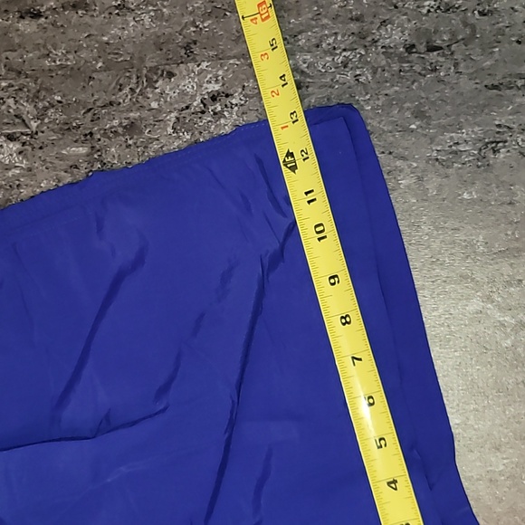 Vintage. Made in USA. Lands' End.  Nylon-Supplex women's shorts. Size Medium. - Picture 8 of 12